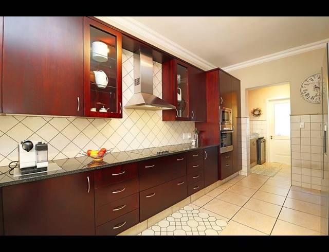 3 BEDROOM APARTMENT FOR SALE IN BEDFORDVIEW